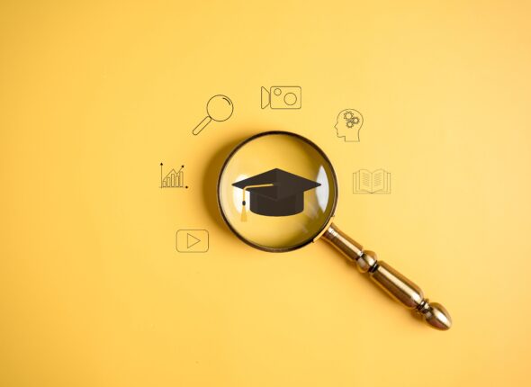 E-learning,Online,Class,,Magnifier,Focus,To,Degree,Graduation,Cap,Icon,